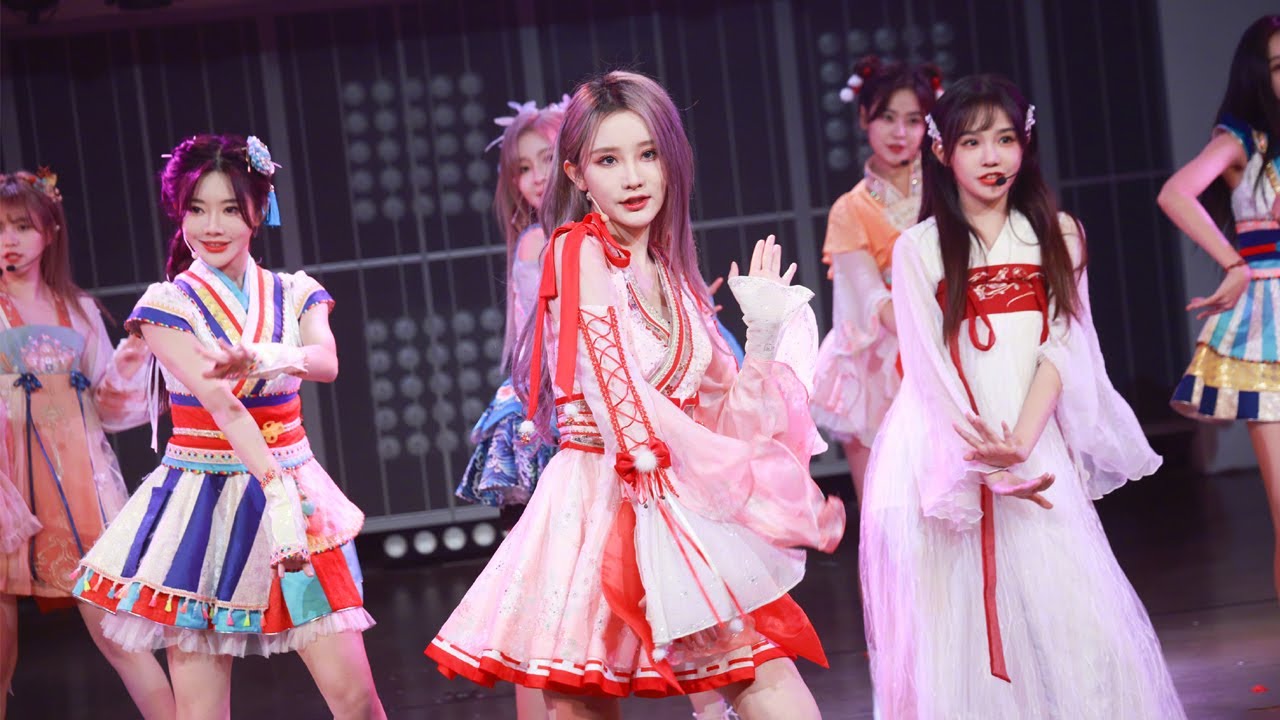 SNH48 《春夏秋冬》《COSPLAY》《幻》| 跨年特别公演舞台纯享